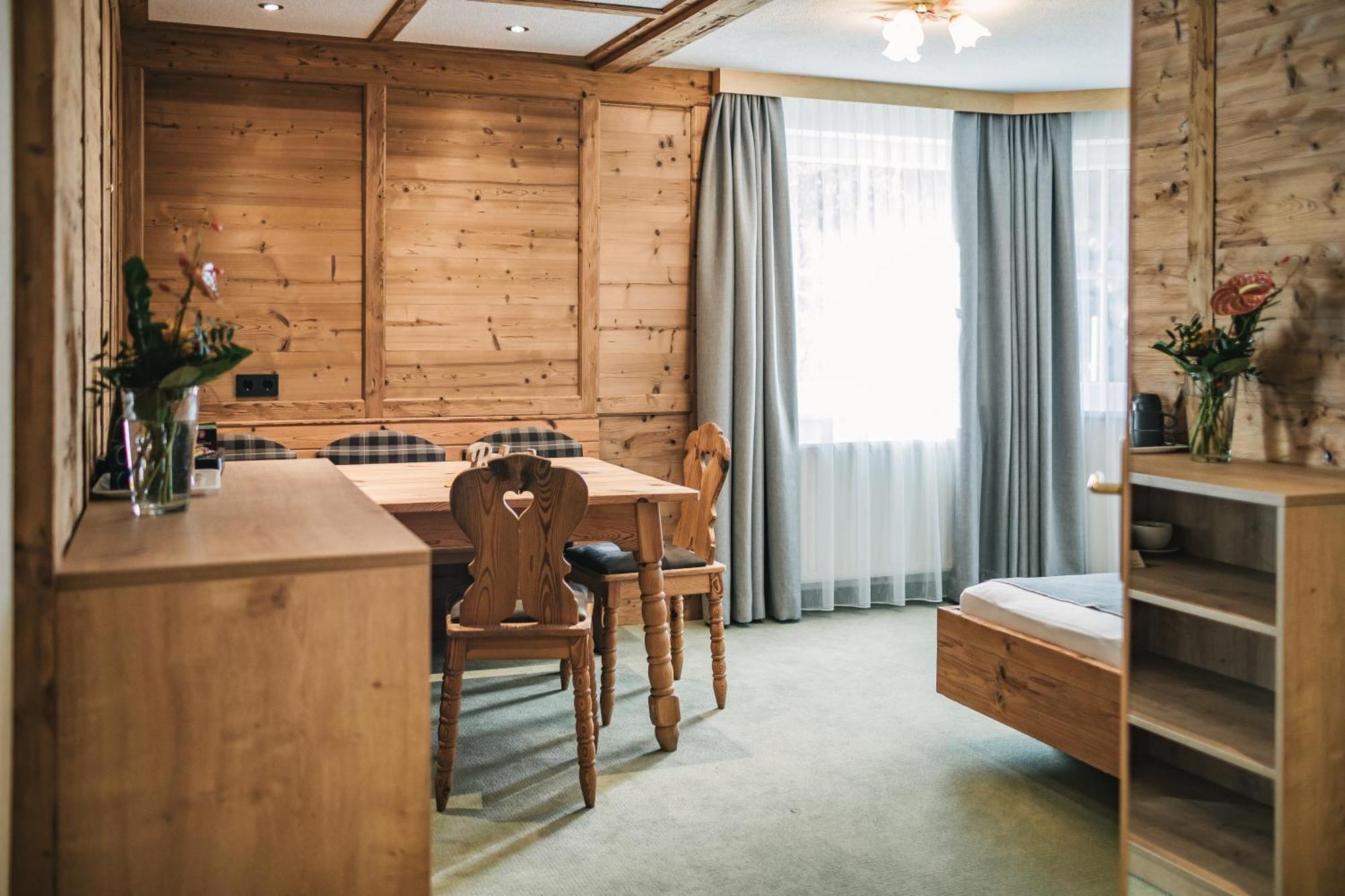 Arlen Lodge Hotel Inkl Premium Karte Im Sommer Sankt Anton am Arlberg Luaran gambar